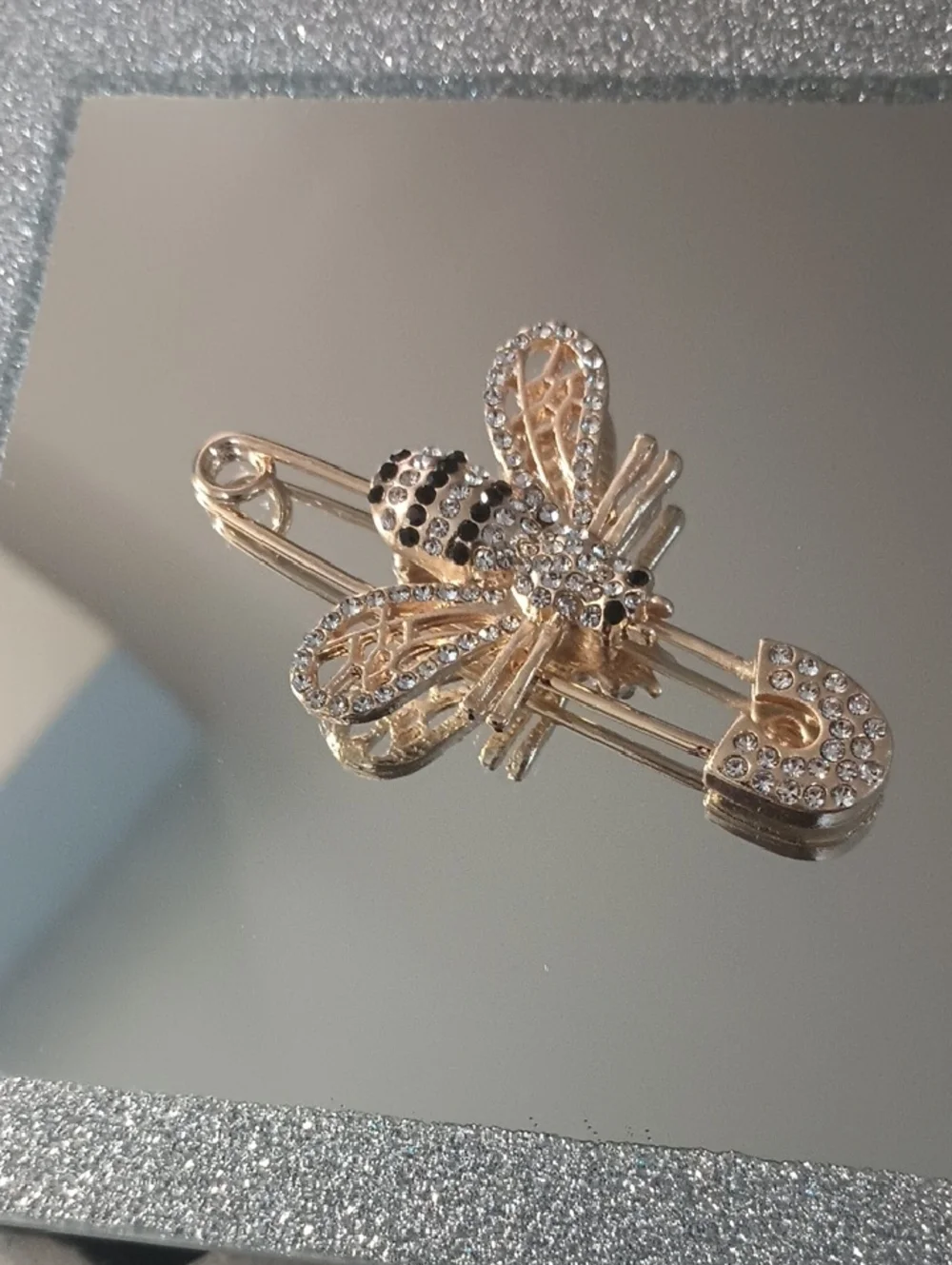 Elegant Unique Rhinestone Bee Brooch Pin